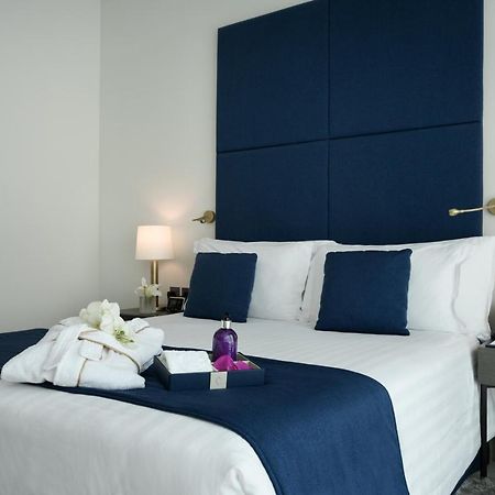 Centara West Bay Hotel & Residences Доха Экстерьер фото Deluxe room