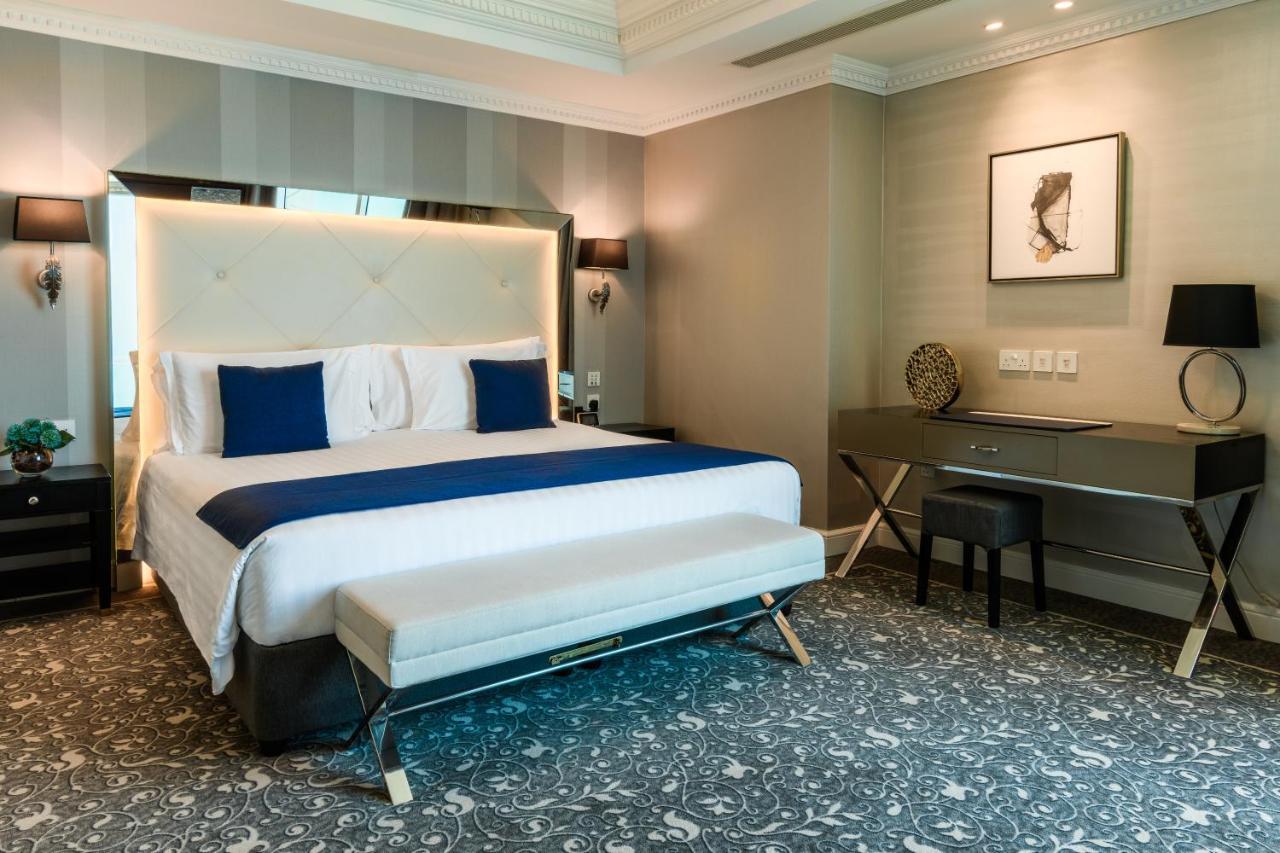Centara West Bay Hotel & Residences Доха Экстерьер фото A bedroom at the hotel