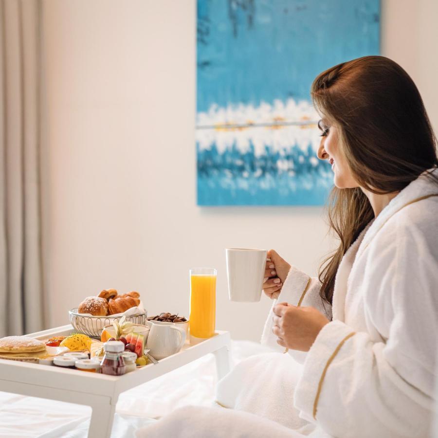 Centara West Bay Hotel & Residences Доха Экстерьер фото A woman in a bathrobe