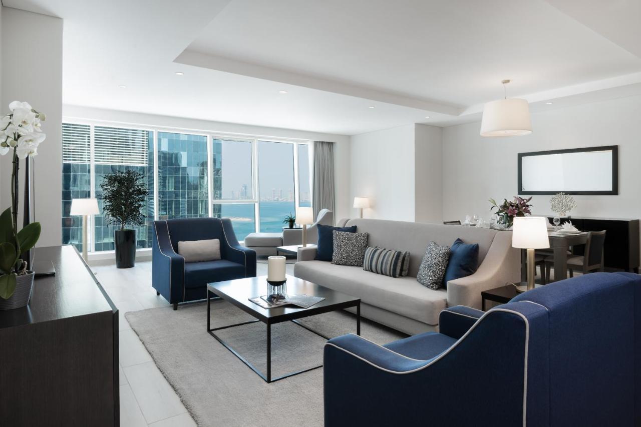 Centara West Bay Hotel & Residences Доха Экстерьер фото A living room at the Ritz-Carlton, Dubai