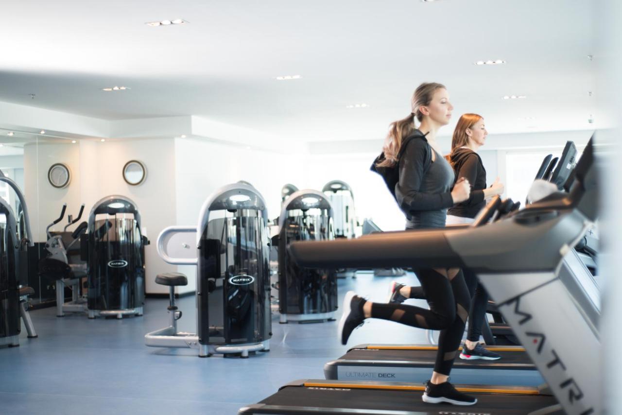 Centara West Bay Hotel & Residences Доха Экстерьер фото The gym at the InterContinental