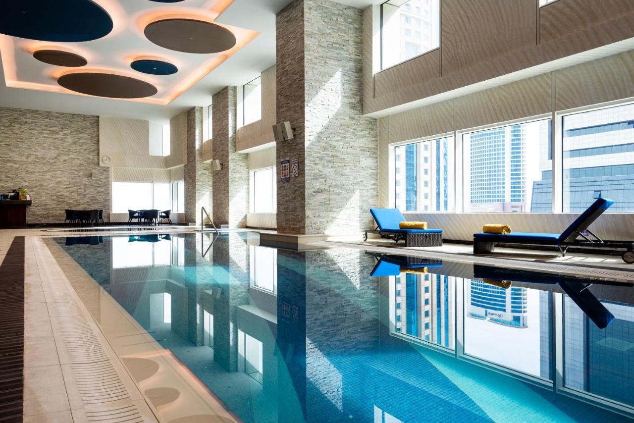 Centara West Bay Hotel & Residences Доха Экстерьер фото The pool at the hotel